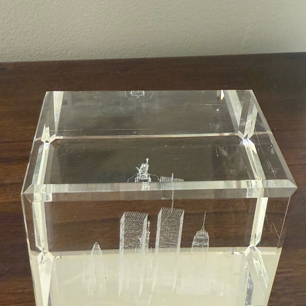 World Trade Center NYC Twin Towers Etched Glass 3D Memorial Paperweight - Picture 8 of 13